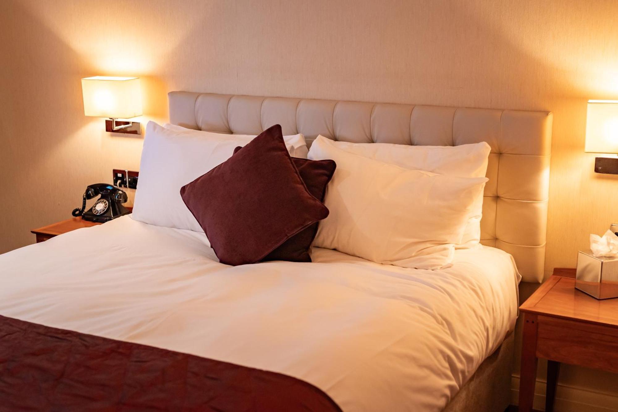 The Red Lion Hotel Hillingdon Ngoại thất bức ảnh