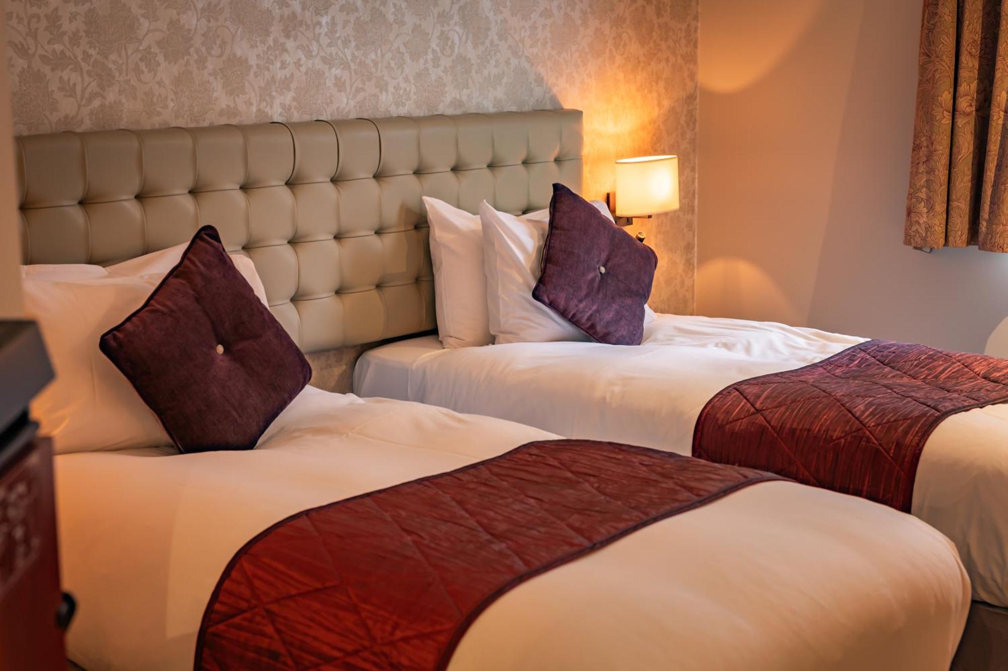 The Red Lion Hotel Hillingdon Ngoại thất bức ảnh
