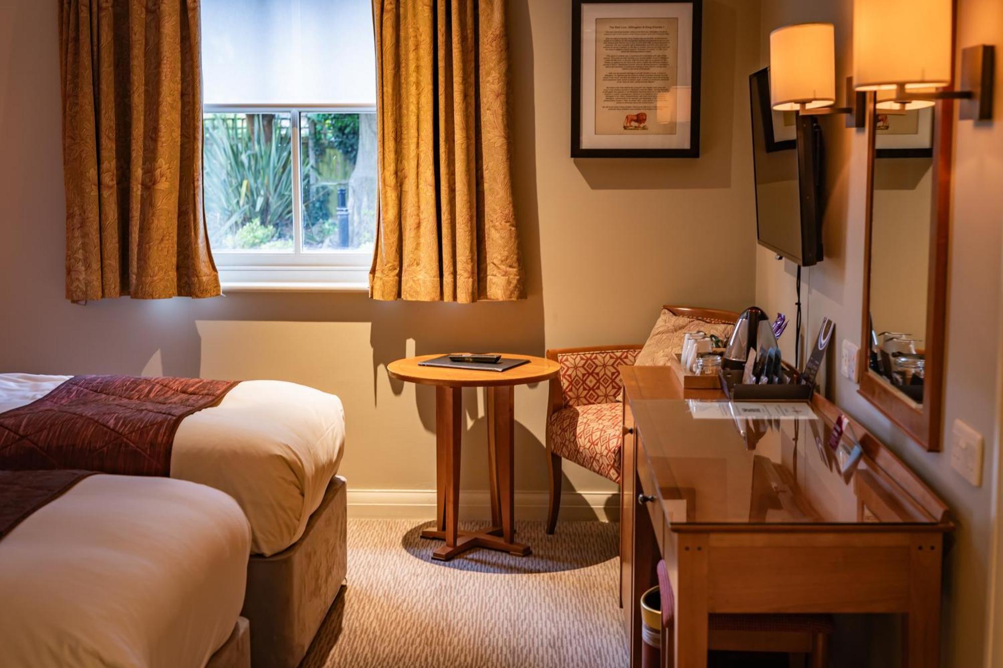 The Red Lion Hotel Hillingdon Ngoại thất bức ảnh