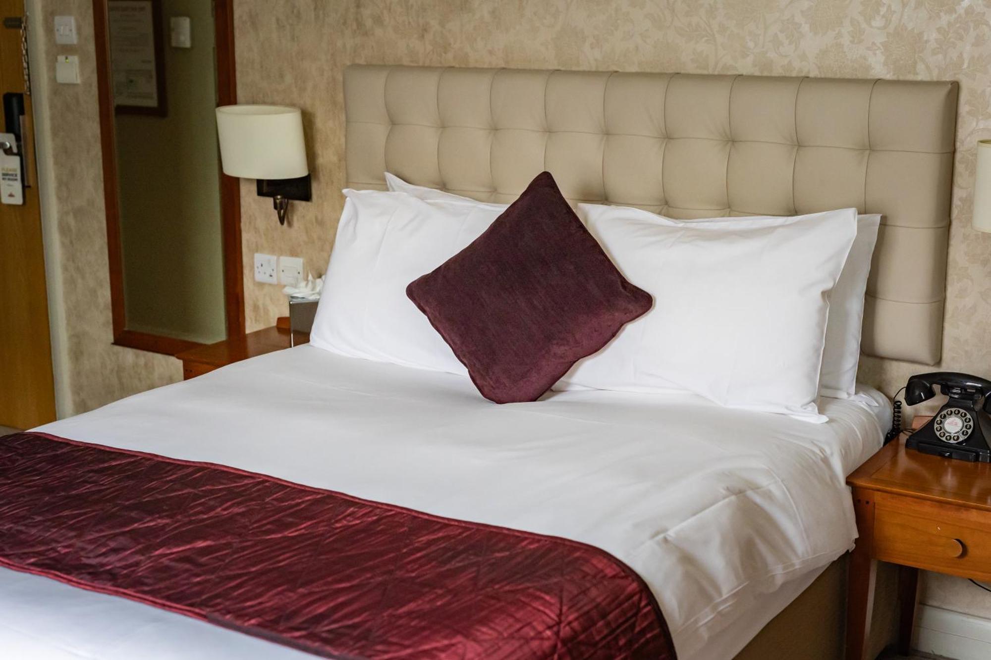 The Red Lion Hotel Hillingdon Ngoại thất bức ảnh