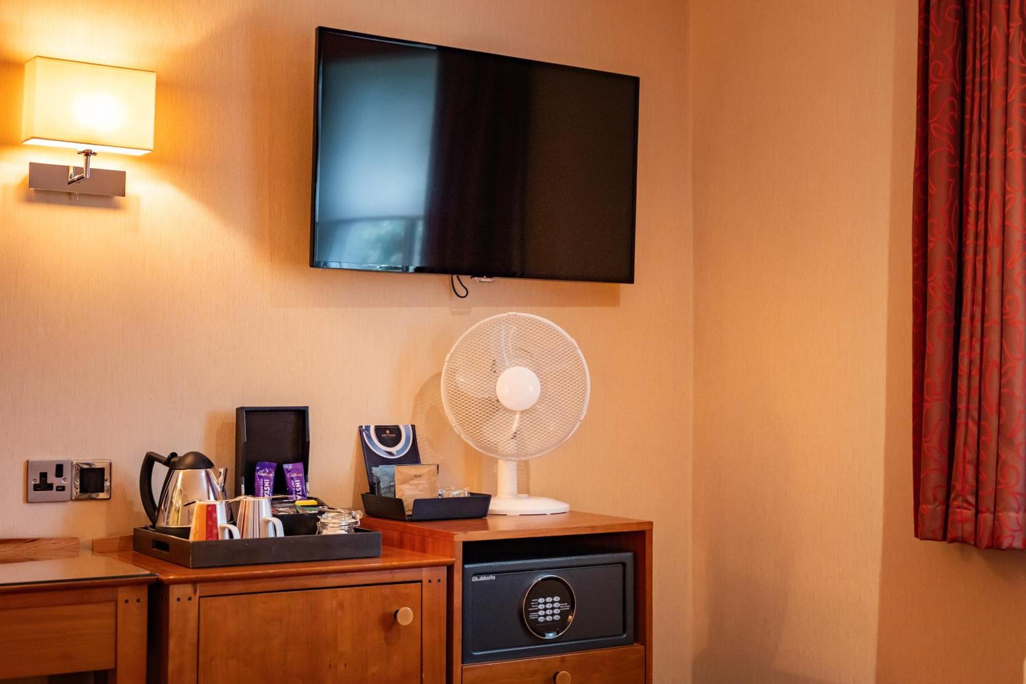 The Red Lion Hotel Hillingdon Ngoại thất bức ảnh