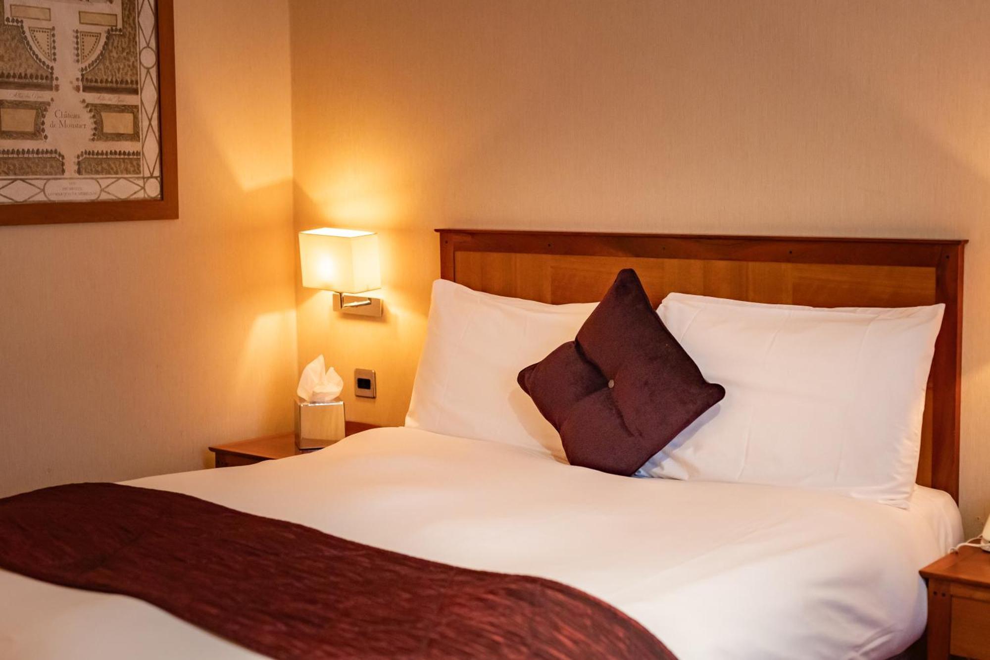 The Red Lion Hotel Hillingdon Ngoại thất bức ảnh