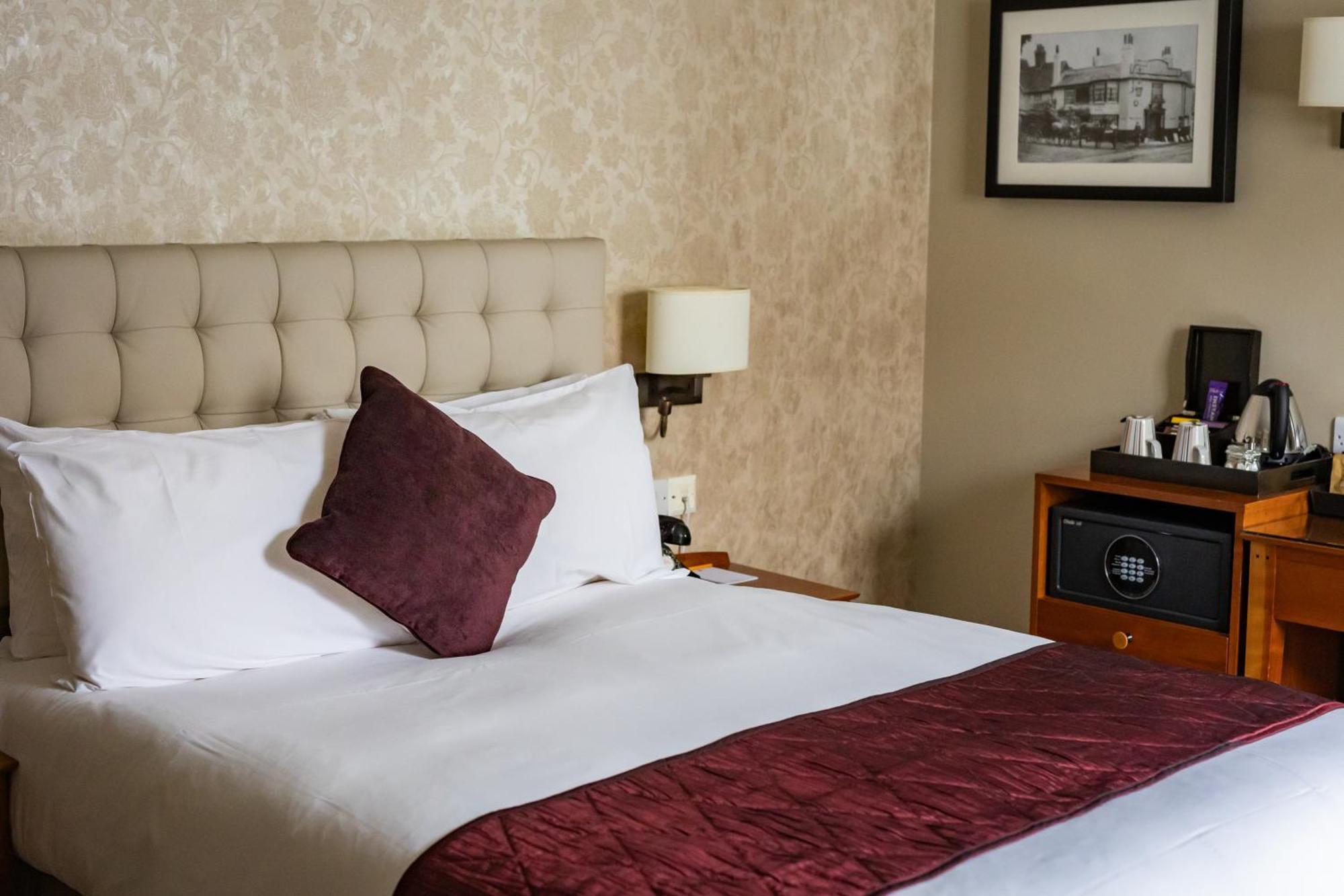 The Red Lion Hotel Hillingdon Ngoại thất bức ảnh