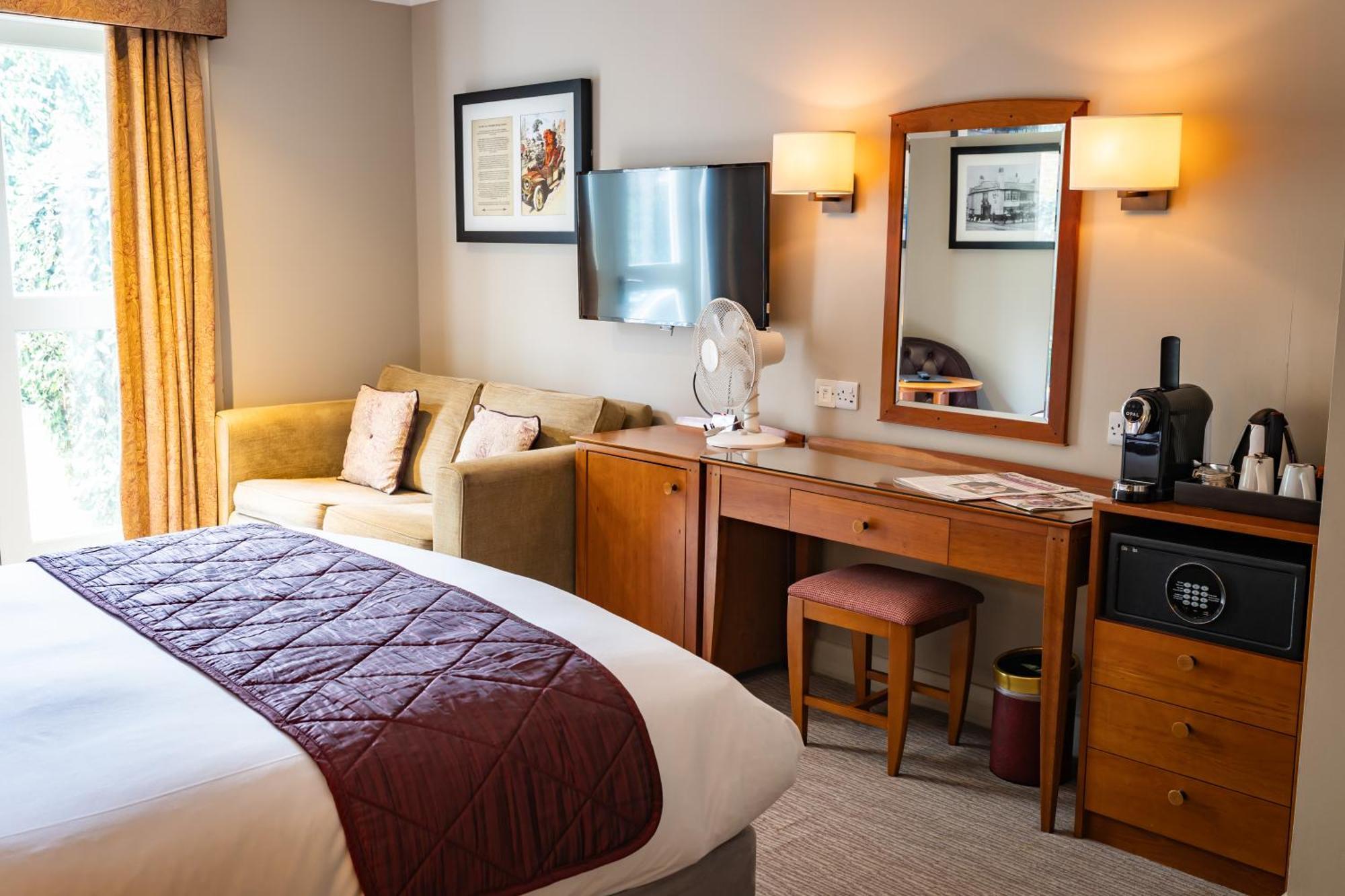 The Red Lion Hotel Hillingdon Ngoại thất bức ảnh