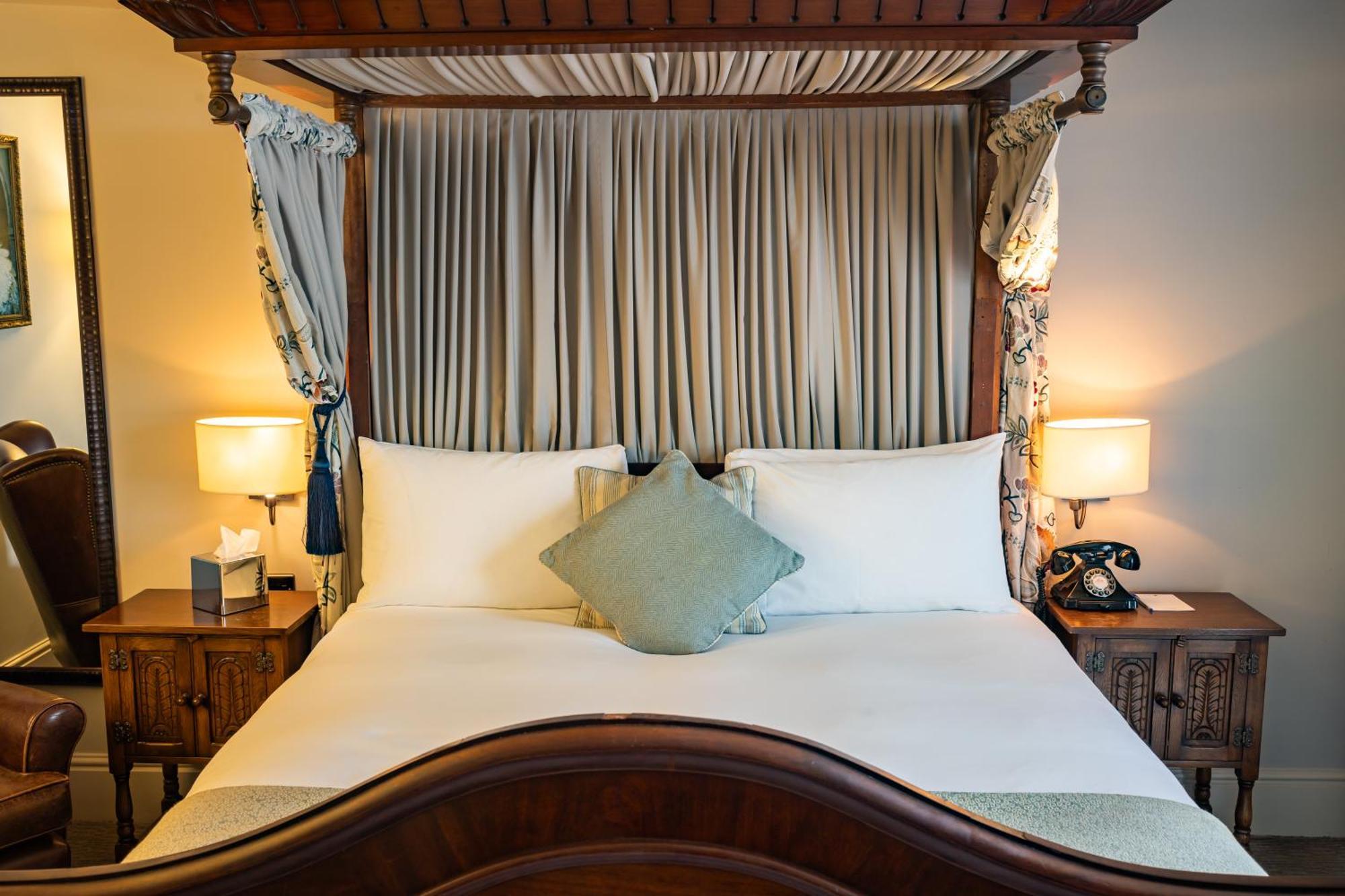 The Red Lion Hotel Hillingdon Ngoại thất bức ảnh