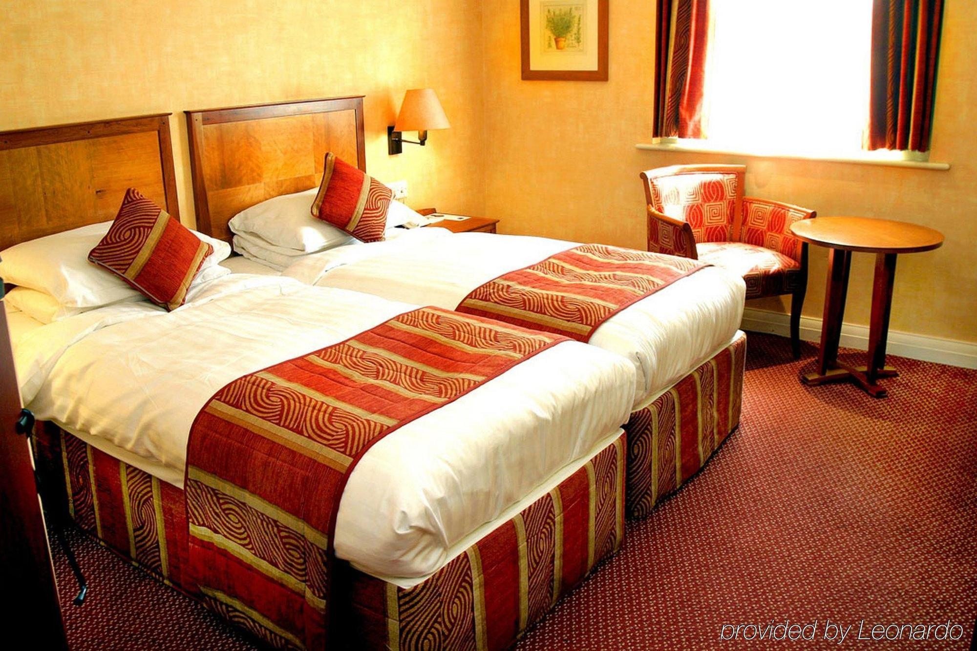 The Red Lion Hotel Hillingdon Phòng bức ảnh